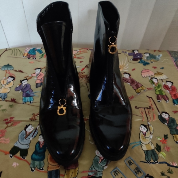 Ferragamo Genuine Patent Leather Sz 6C $225 - Picture 2 of 5